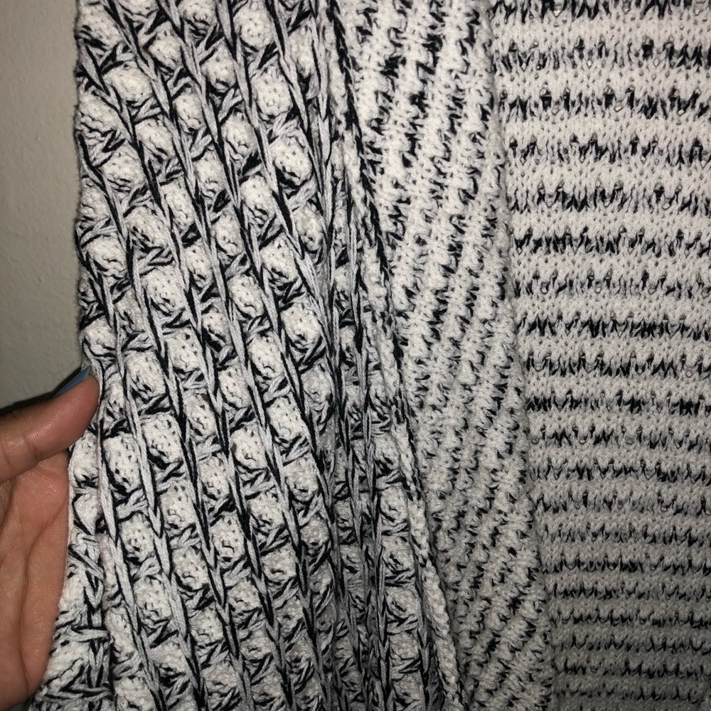 Cardigan . - Picture 4 of 6